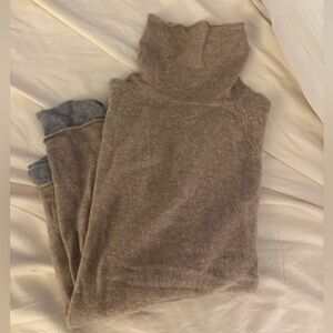 Oatmeal and grey layered 100% cashmere turtle neck